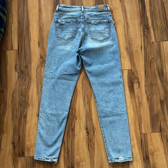 American Eagle Distressed Mom Jeans - Picture 7 of 8